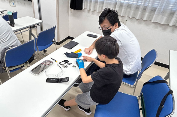 ケータイ分解教室「りさ育る」